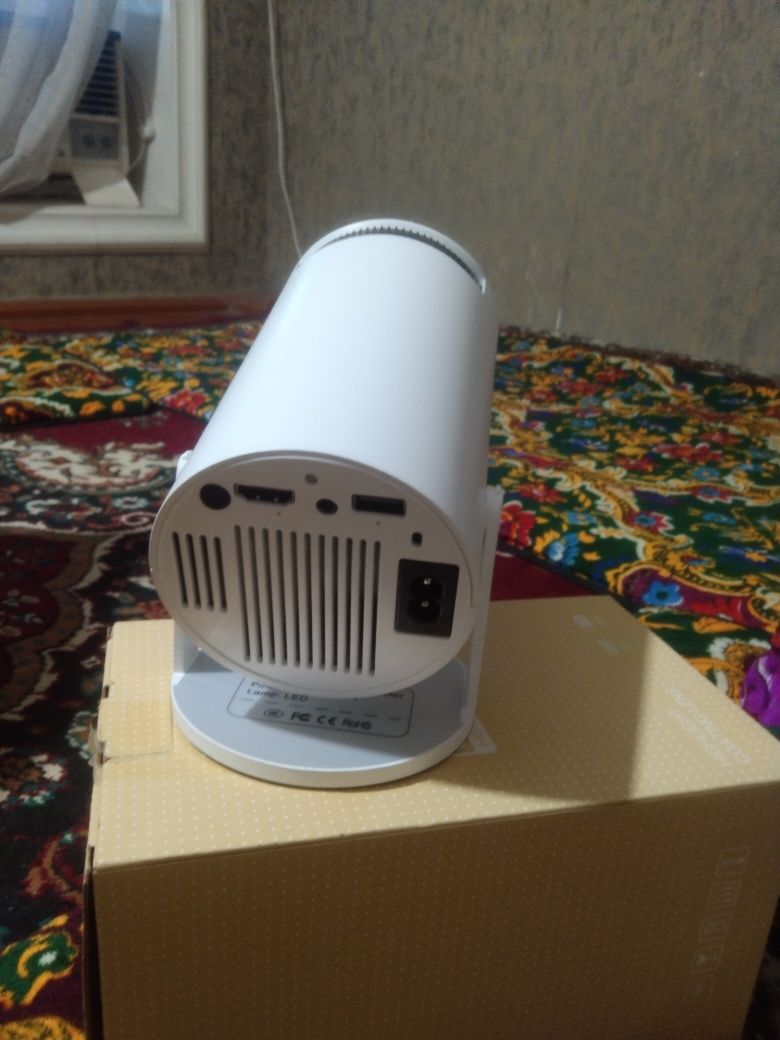 Projektor HY300 1 soat ishlatilgan