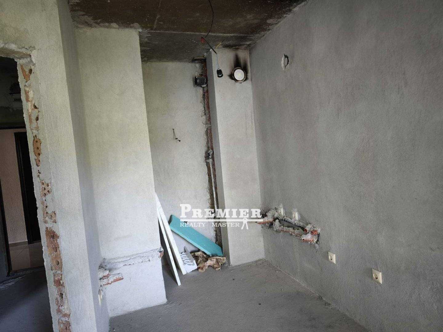 Предлагаме за продажба голям, 2-стаен апартамент в Обзор