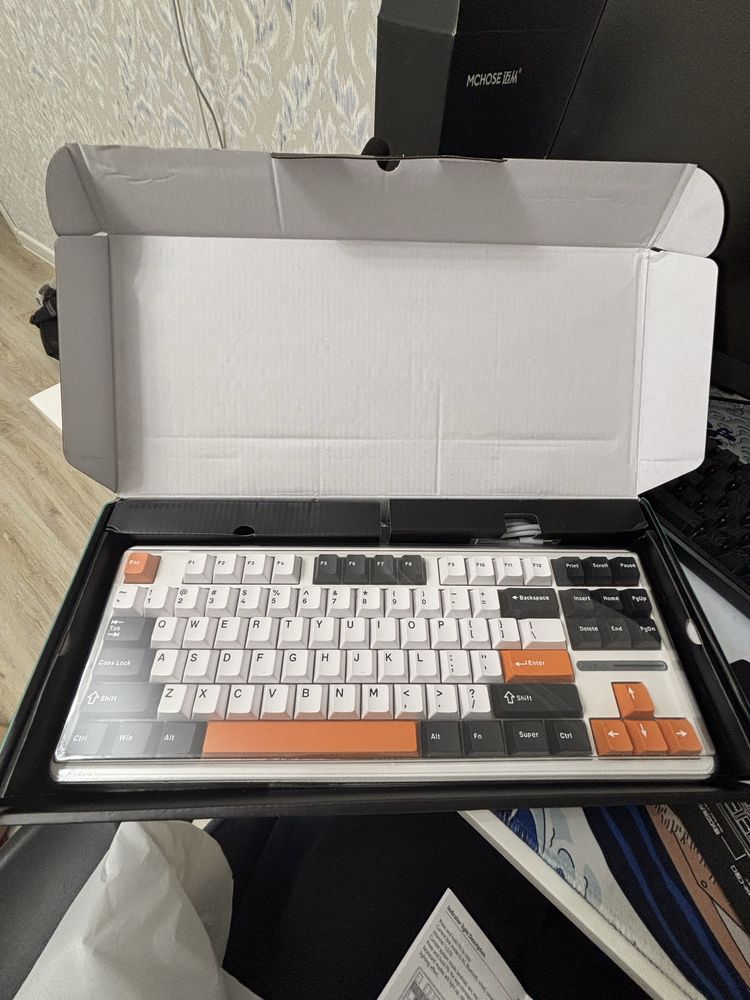Продам клавиатуру AULA F87 Pro
