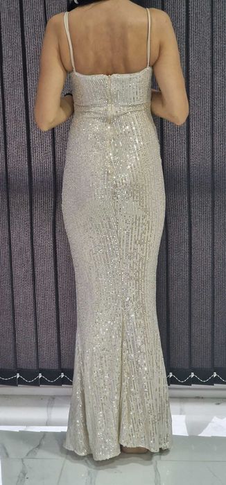 Официални дълги рокли за повод