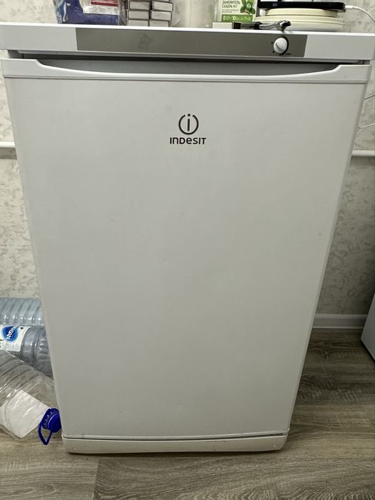 Продам морозильную камеру Indesit