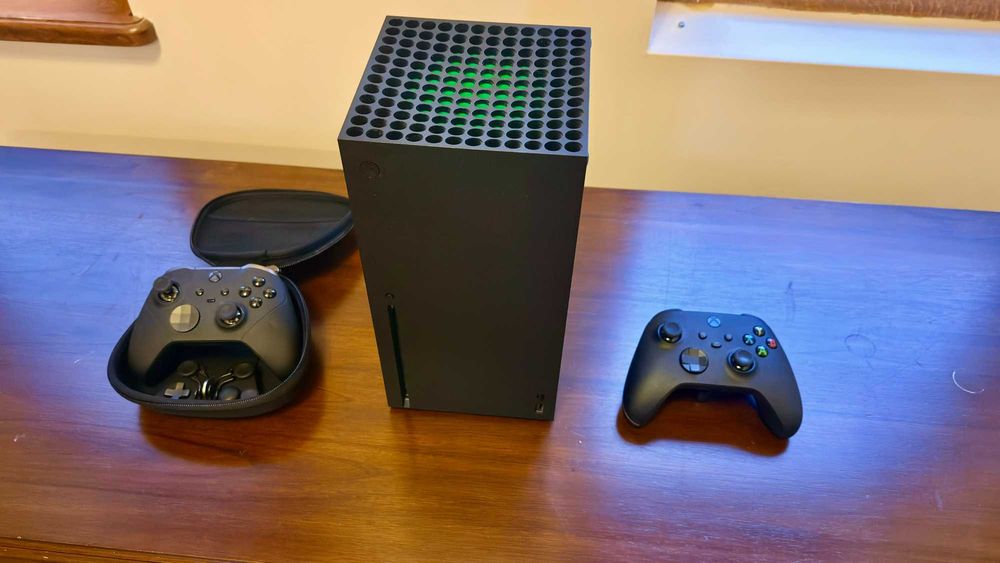 Конзола Microsoft Xbox Series X, 1TB + Контролер Xbox Elite Series