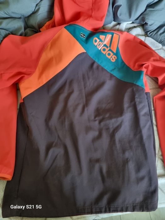 Ветровка ADIDAS запазена !