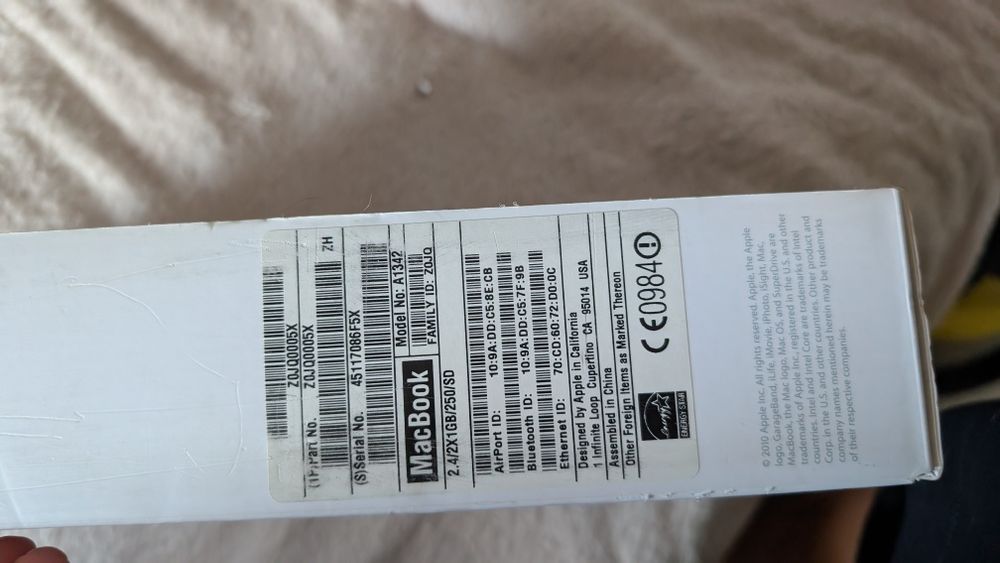 Macbook white A13142 Mid2010