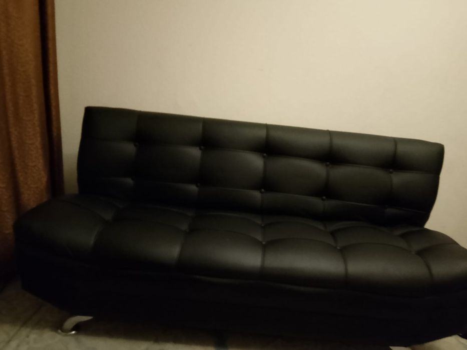 Диван в отличном состоянии  без царапин в идеальном состоянии