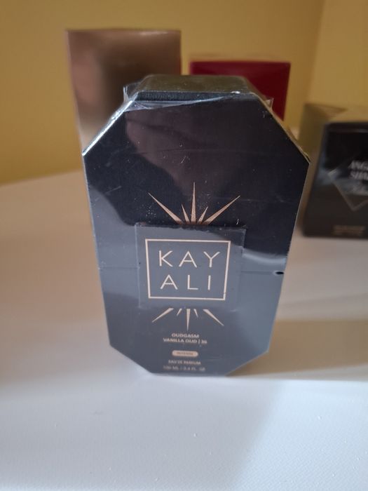 Parfumuri 1/1 persistente !!