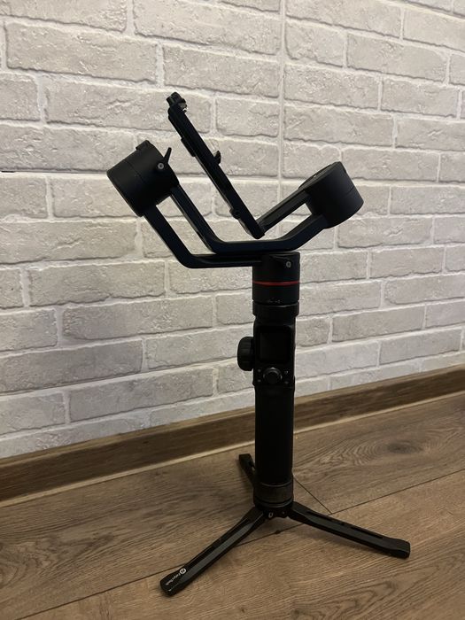 Gimbal FeiyuTech AK2000 – Stabilizator Profesional pe 3 Axe