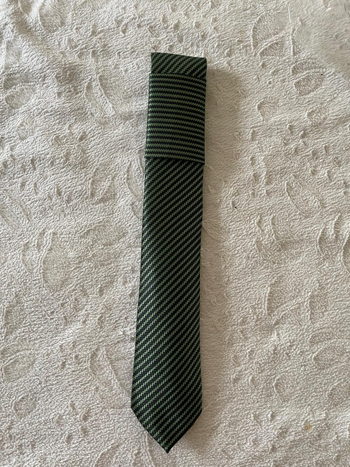 Cravata și batista verde