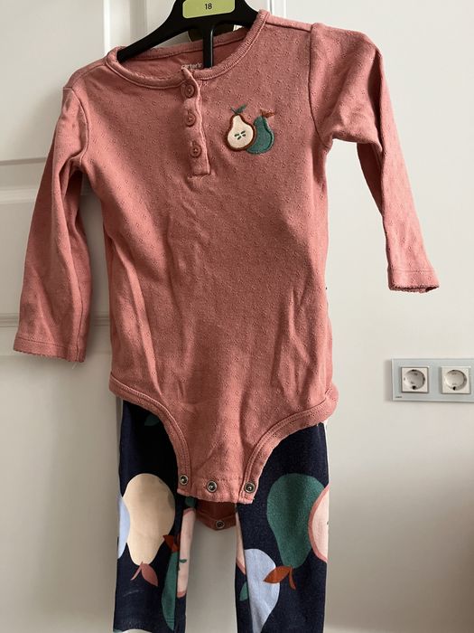 Vand set Carters marimea 12-18 luni roz cu pere pentru fete