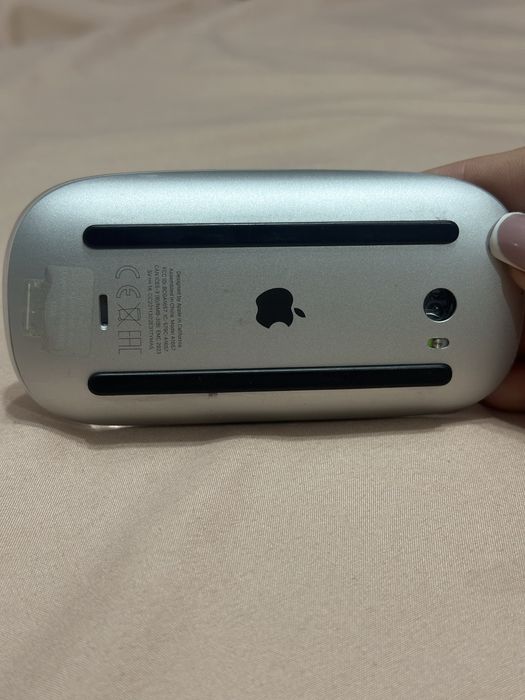 Apple Magic Mouse Lightning — удобная, стильная, в отличном состоянии.