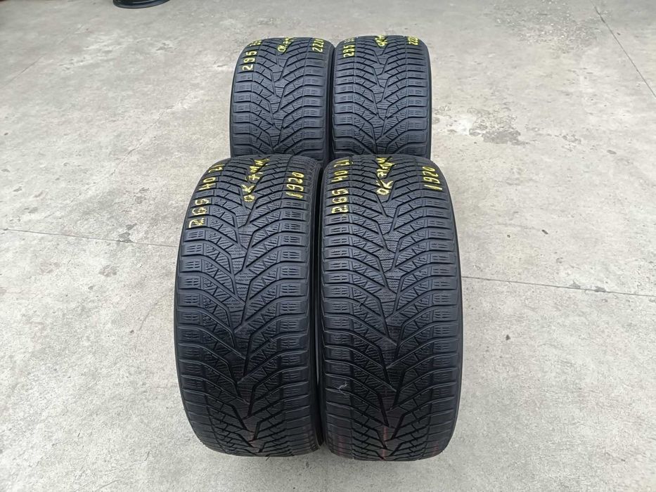 Set 4 anvelope iarna 265 40 21 cu 295 35 21 Yokohama BluEarth winter