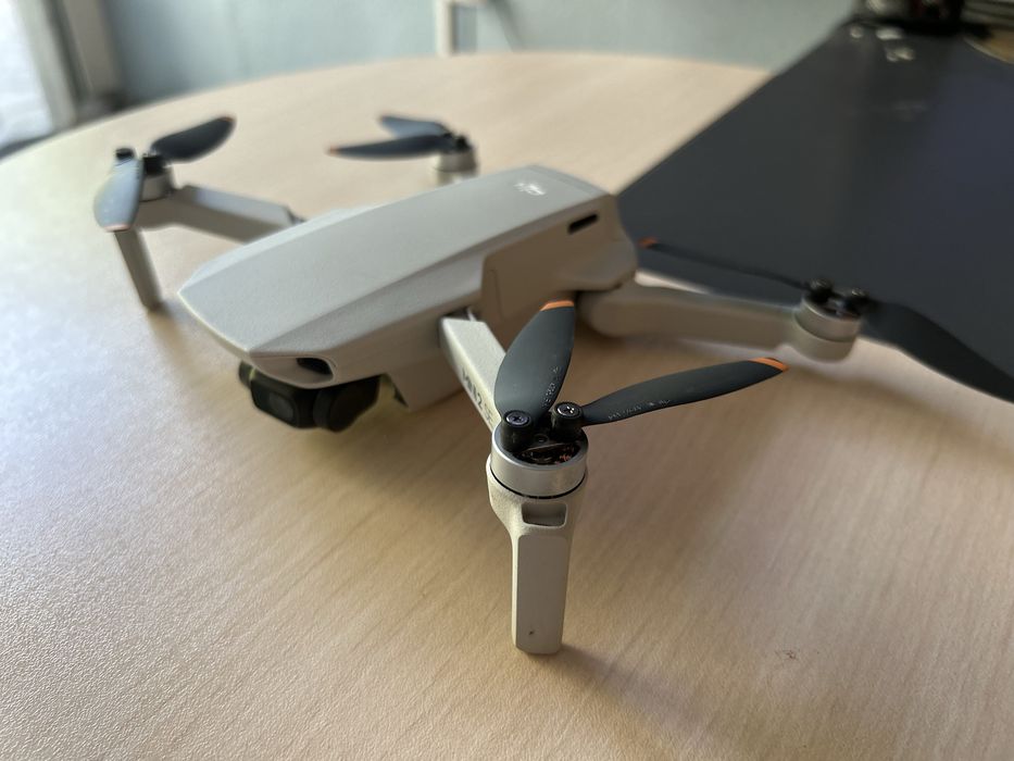 Продавам DJI Mini 2 SE