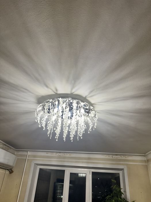 Продам красивую люстру