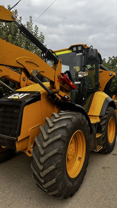 Buldoexcavator caterpillar, buldo cat 444f2, roti egale