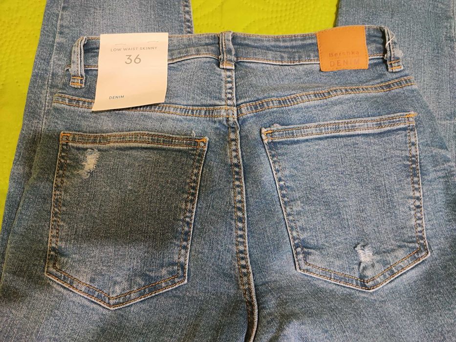 Продавам дамски дънки H&M и Bershka - нови.
