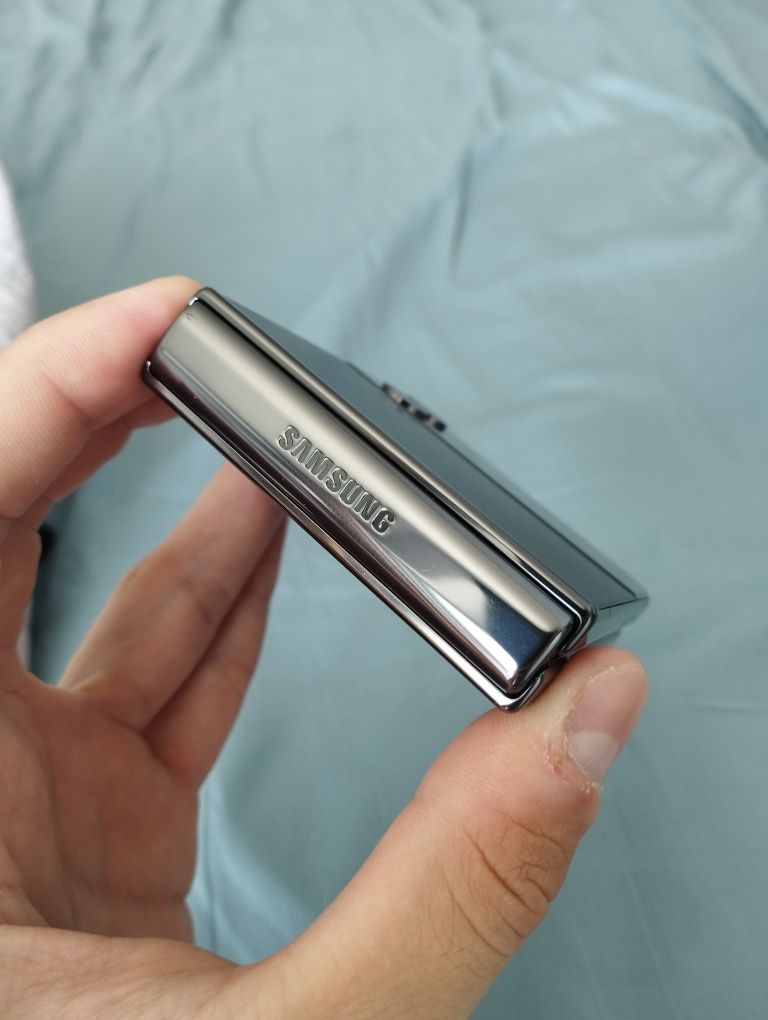 Samsung Z Flip 4 состояние идеал