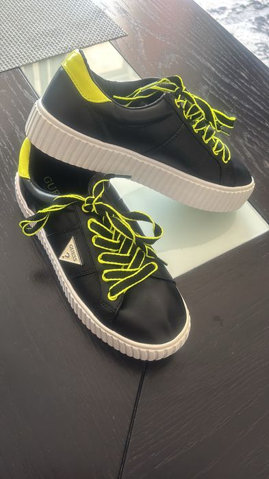 Оригинални обувки на Guess, 38-39 номер