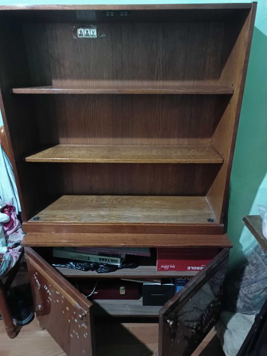 Диван б/у , шкаф б/убесплатно