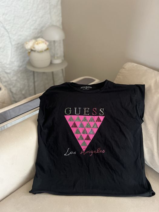 Нов топ Guess,размер С