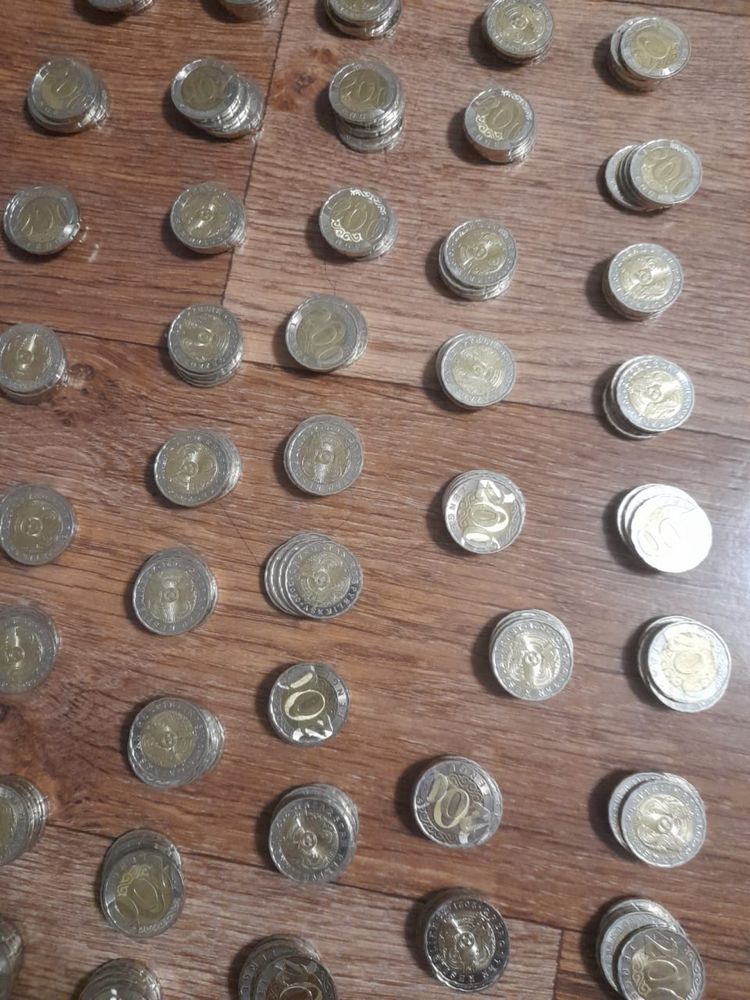 200 тенге монетами