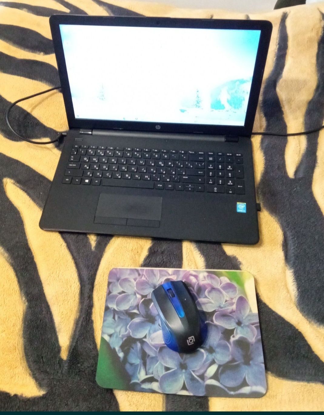 Ноутбук HP, сумка, беспроводная мышь