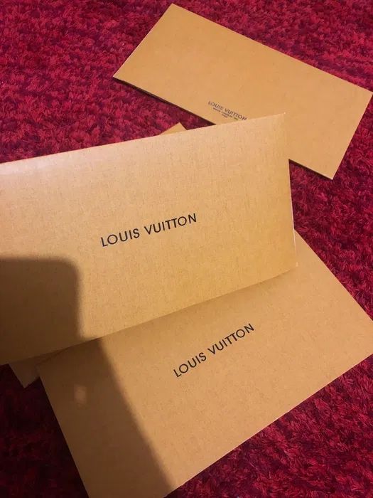 Plicuri Louis Vuitton LV noi