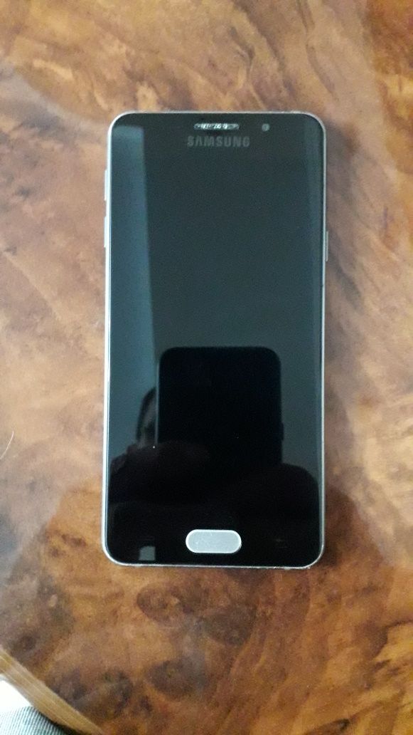 Смартфоны Samsung, Huawei