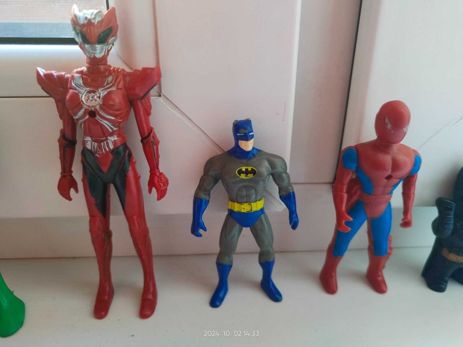 Реалистични фигурки за игра на супергерои