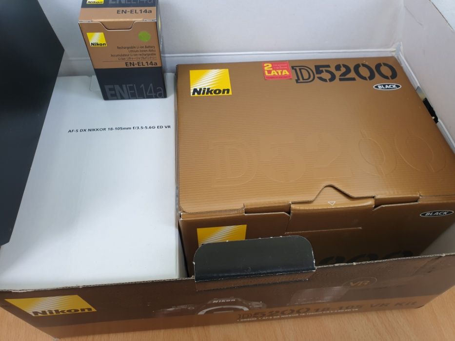 DSLR Nikon D5200 18-105mm FULL BOX + accesorii NOU