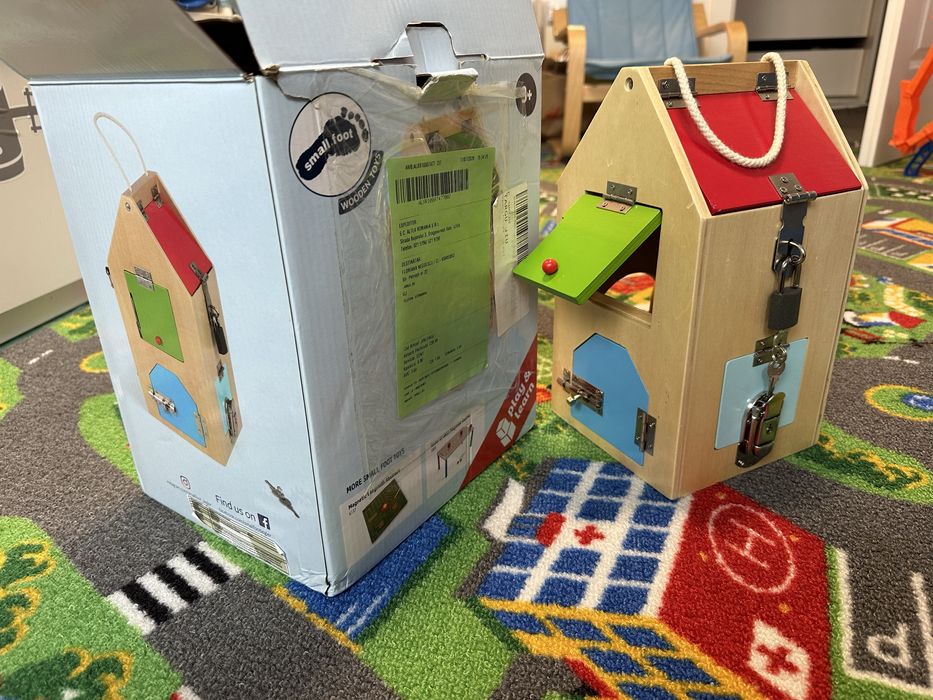 Casuta lemn montessori cu lacate