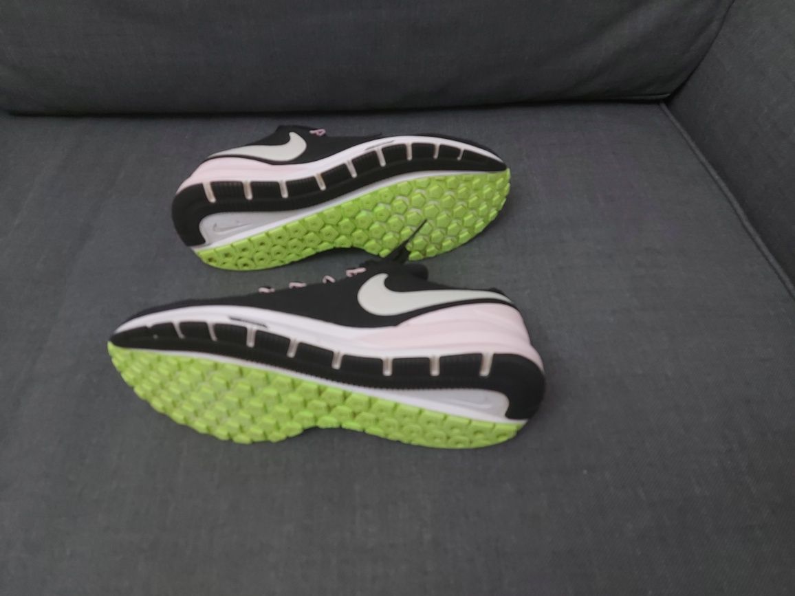 Nike Air Zoom Structure 22  Womens 40,5
