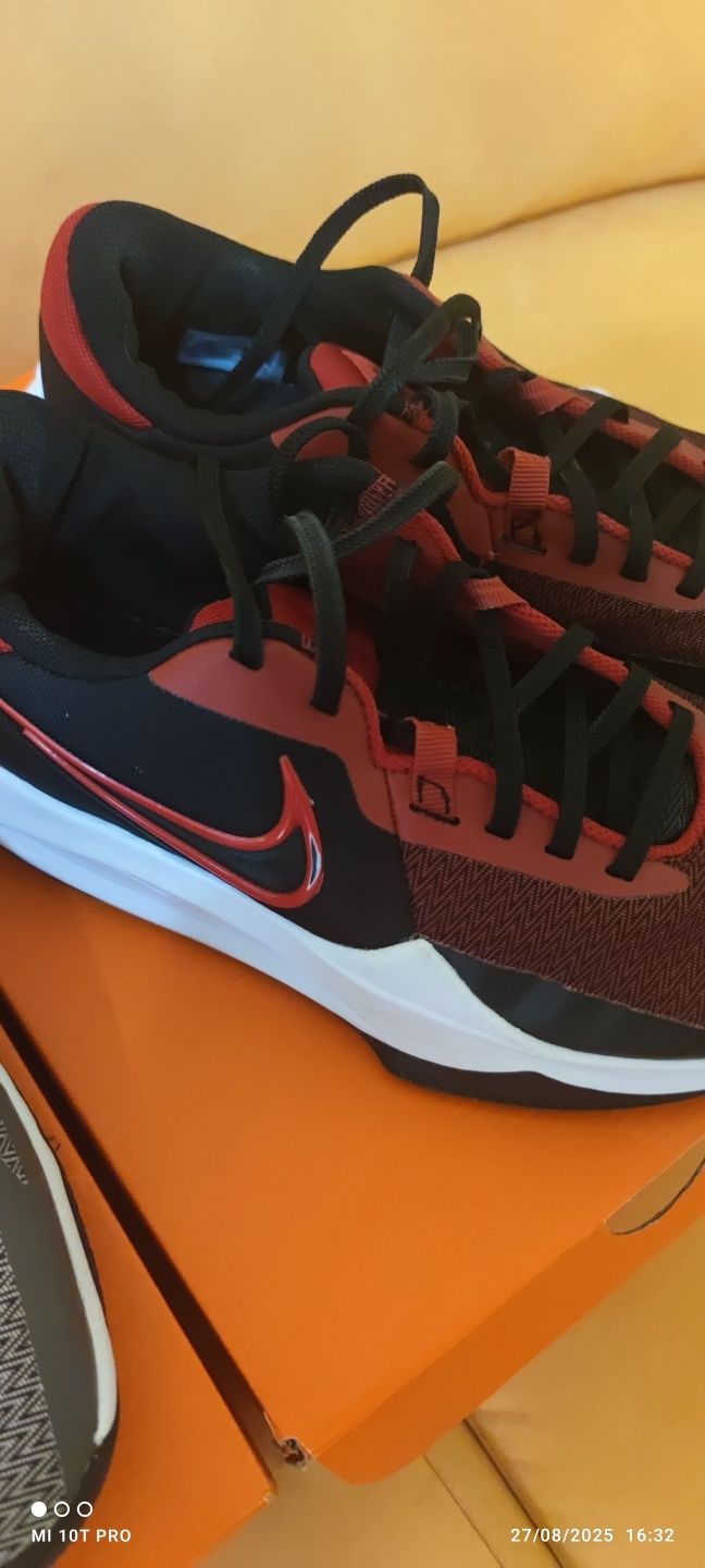 Маратонки Nike Precision VI