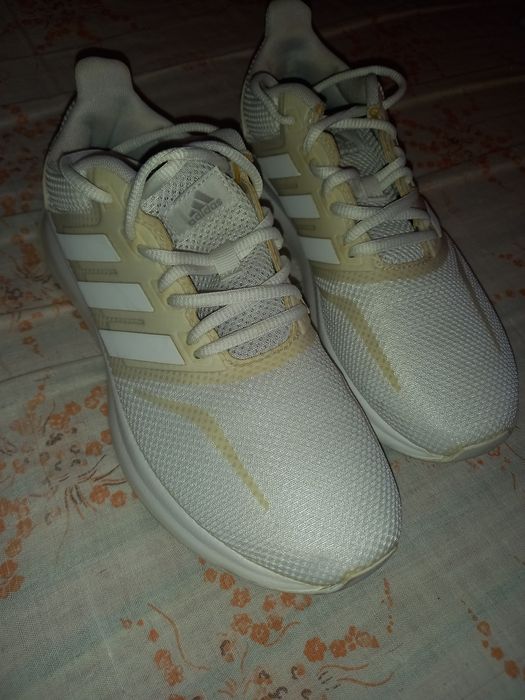 Adidasi sport comozi