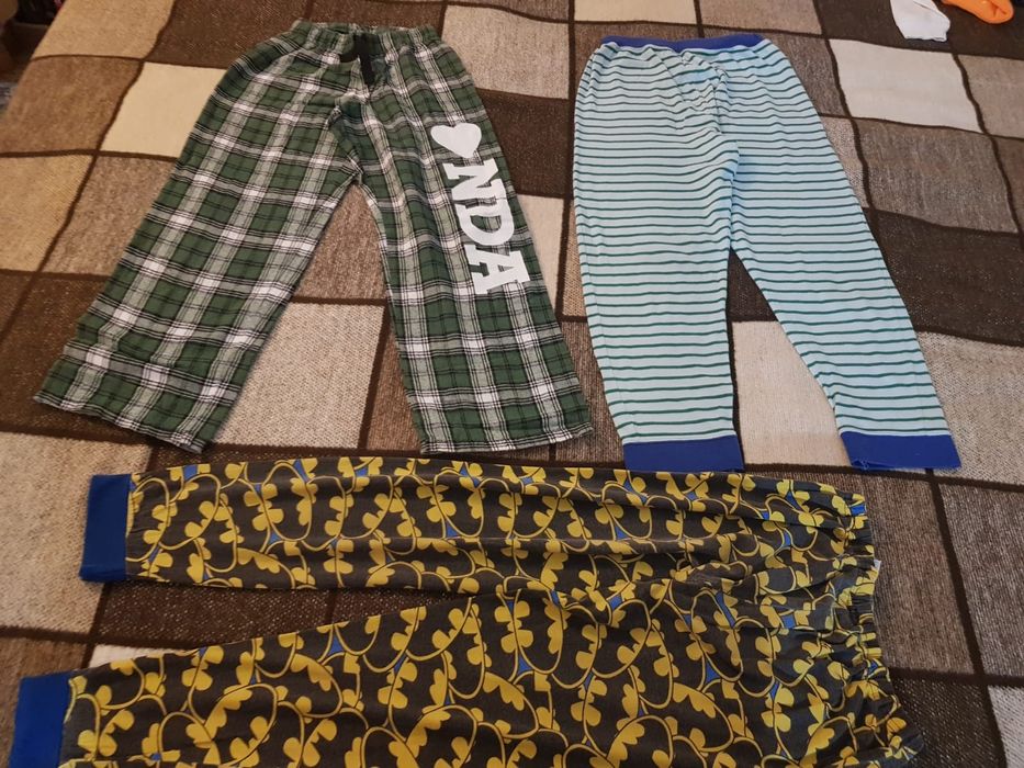 Lot haine baieti,9-11 ani: bluze H&M,pijamale,fâș ploaie,fular,manusi