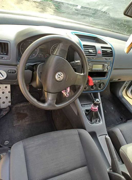 De vânzare 
Golf 5 
An 2006
Motor 1.9 disel 
Ofer fiscal