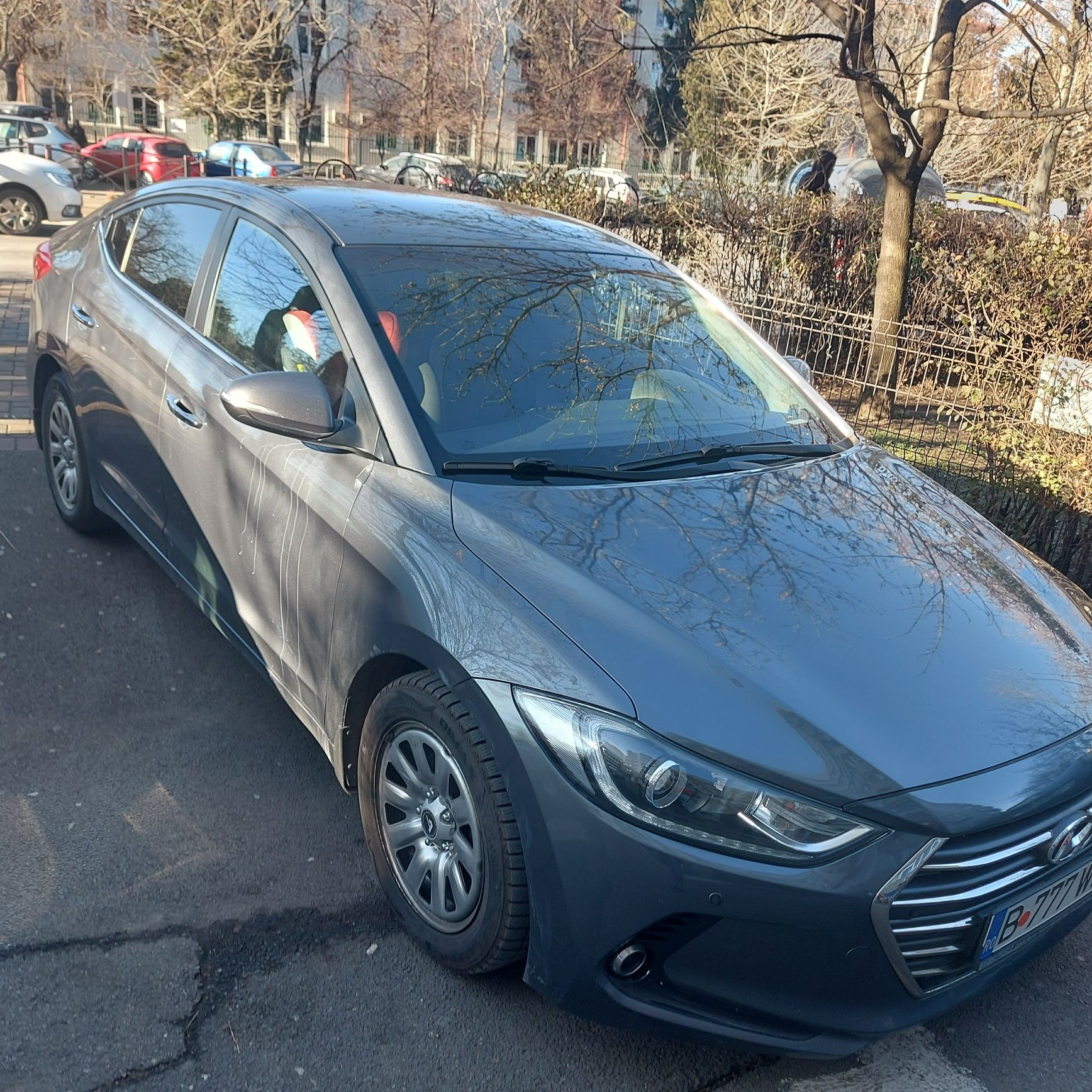 Propietar  vând hyundai elantra