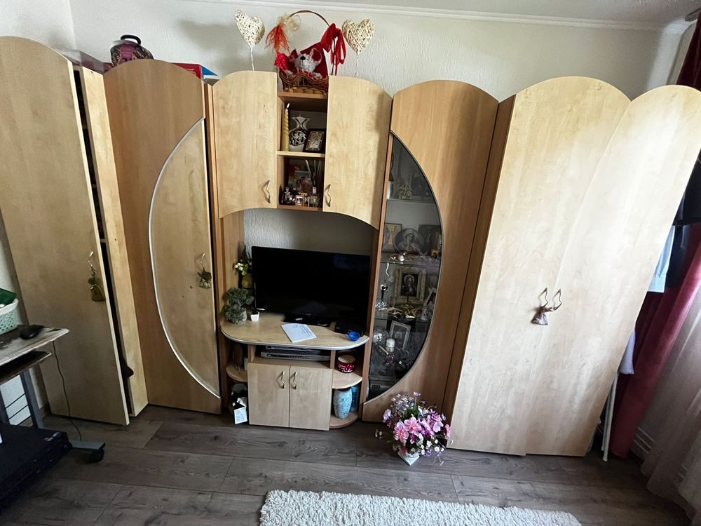 Mobilã sufragerie si canapea extensibila