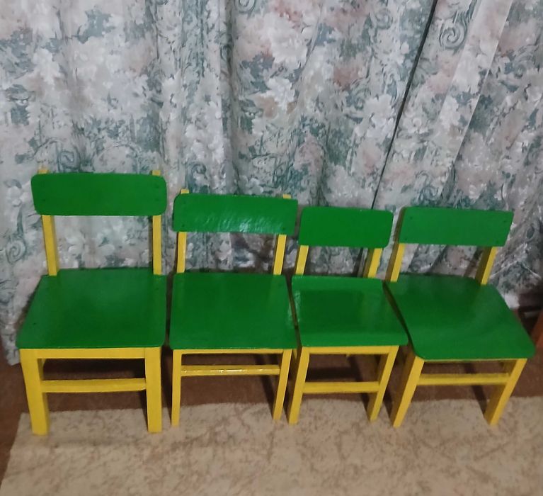 Детские стульчи, дерево.