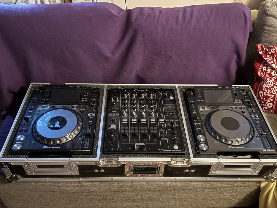 Pioneer 2x CDJ 2000 Nexus & DJM 900NXS2
