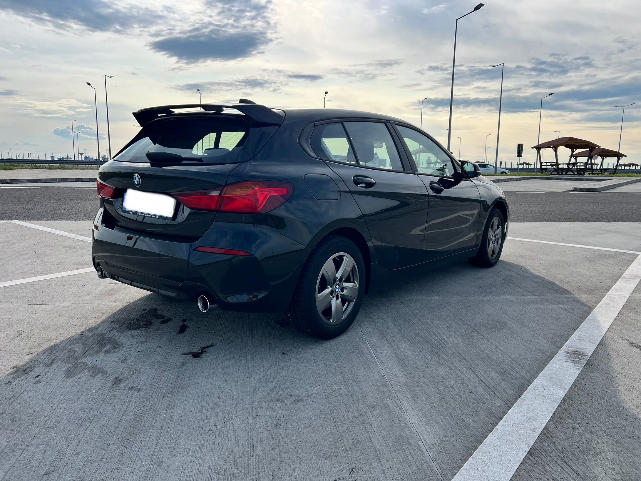 Bmw serie 1 an 2021 / 100.000km