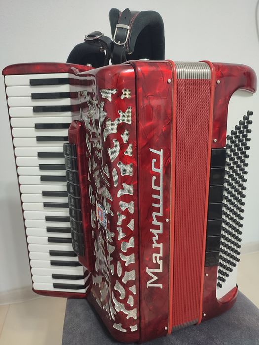 Vând acordeon Marinucci 120 de bassi