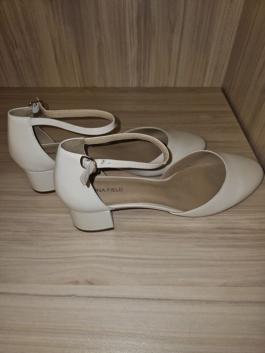 Големи официални обувки