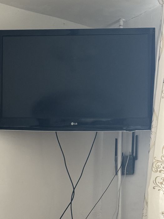 Телевизор LG срочно продаю