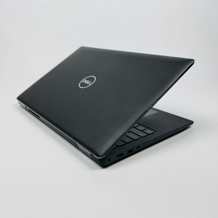 Dell Vostro 3520/15,6” IPS 120Hz/i5-1235U 4,40GHz/512GB NVMe/8GB RAM