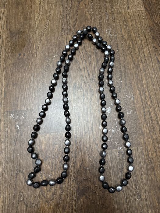Бусы чёрно-серые (бижутерия)