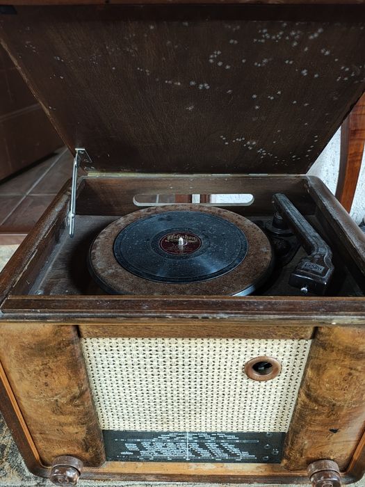 Radio pikap  antik