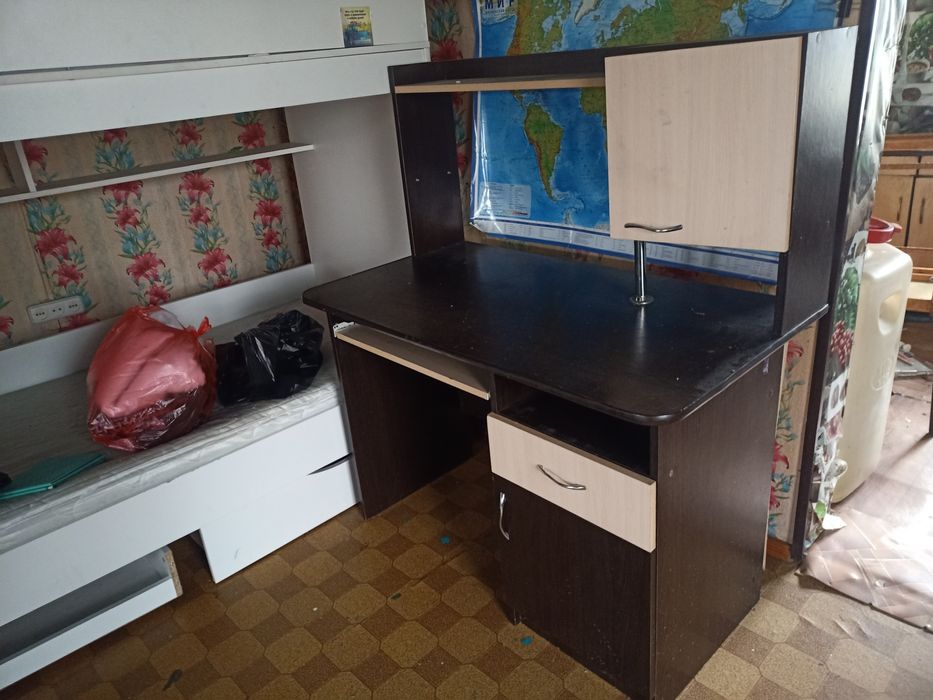 Продам письменный ( компьютерный) стол
