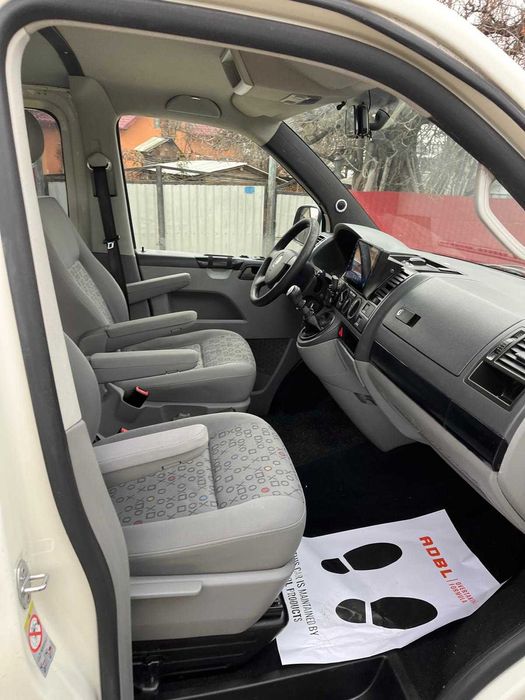 Vand Volkswagen Transporter T5 cu 6 locuri  motor 1.9 tdi