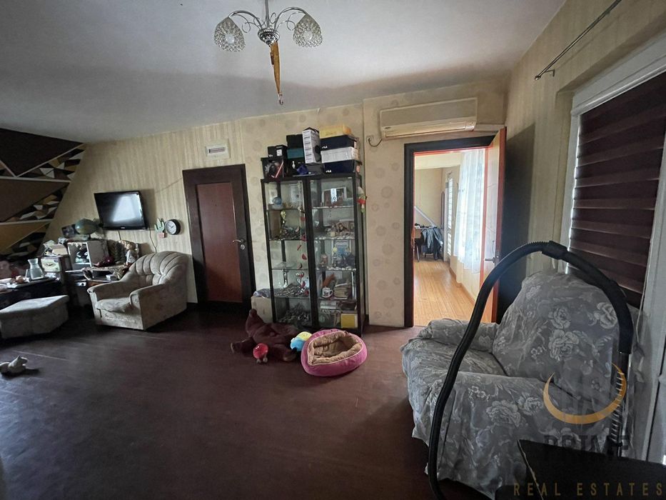 Продава се Тристаен апартамент в Бургас, Възраждане - 120 кв.м за 1125 €/кв.м - Снимка #2