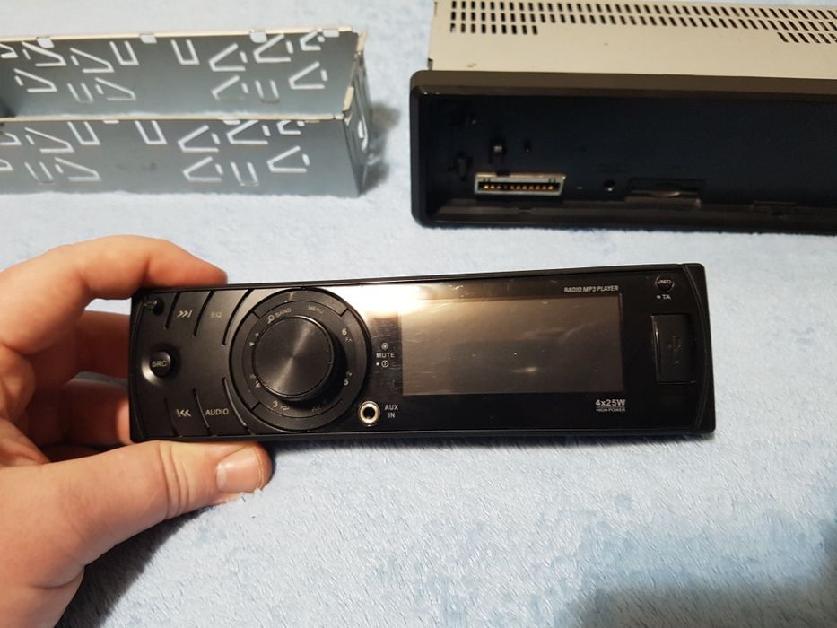 Vând casetofon auto, model: DX-AR-6888, Bluetooth, Radio Mp3 Player